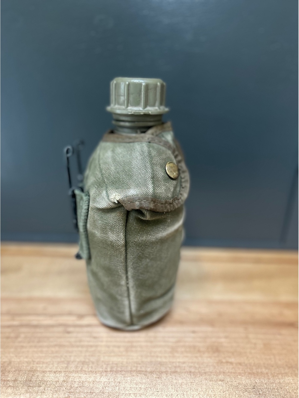 Vintage 1958 U.S. Military Canvas Army Canteen with Cover & Metal Clips - Picture 5 of 10